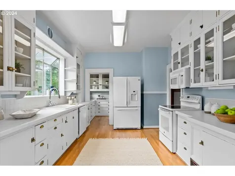 2029 SW Montgomery Drive Portland OR 97201