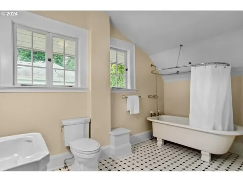 2029 SW Montgomery Drive Portland OR 97201