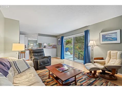 2004 Ridgewood Lane Lake Oswego OR 97034