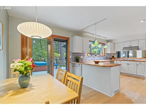 2004 Ridgewood Lane Lake Oswego OR 97034