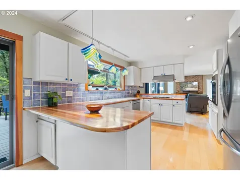 2004 Ridgewood Lane Lake Oswego OR 97034