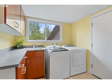 2004 Ridgewood Lane Lake Oswego OR 97034