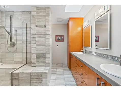 2004 Ridgewood Lane Lake Oswego OR 97034