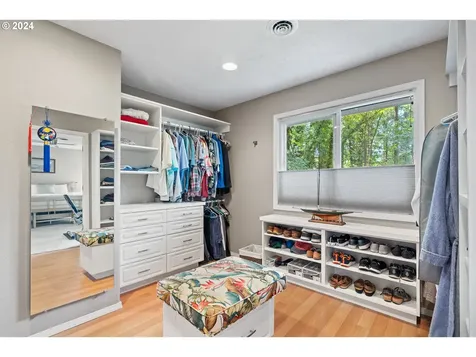 2004 Ridgewood Lane Lake Oswego OR 97034