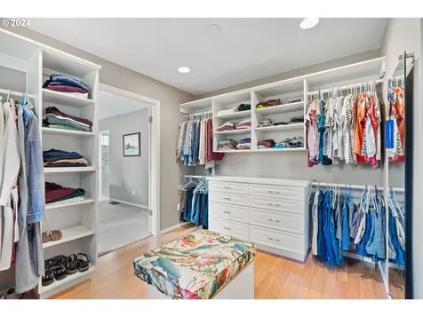 2004 Ridgewood Lane Lake Oswego OR 97034