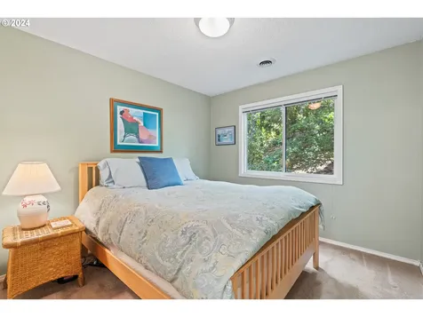 2004 Ridgewood Lane Lake Oswego OR 97034