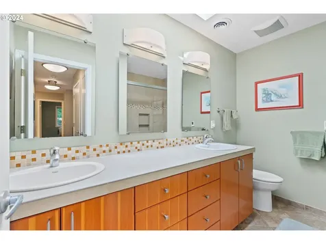 2004 Ridgewood Lane Lake Oswego OR 97034