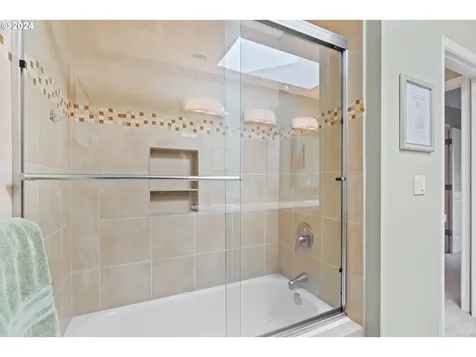 2004 Ridgewood Lane Lake Oswego OR 97034