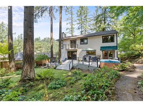 2004 Ridgewood Lane Lake Oswego OR 97034