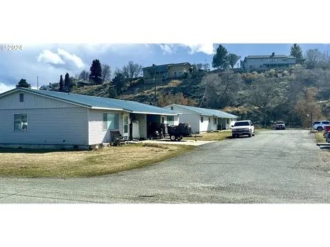 2765/2751 Myrtle Street Baker City OR 97814