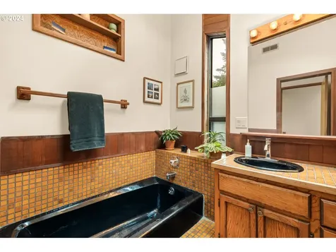 2827 Ne Rocky Butte Road Portland OR 97220