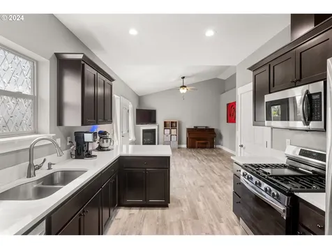 1060 Kennedy Street Woodburn OR 97071