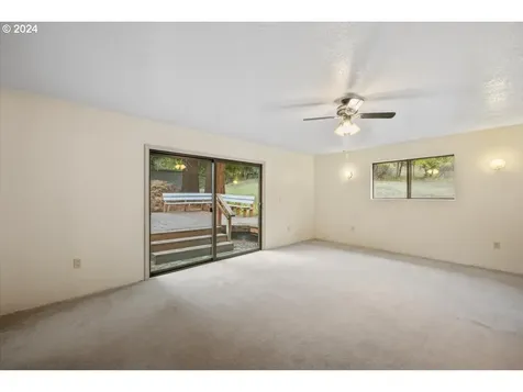2164 NE Tahoe Avenue Roseburg OR 97470