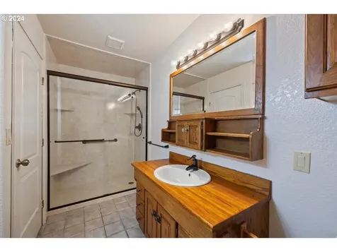 2164 NE Tahoe Avenue Roseburg OR 97470