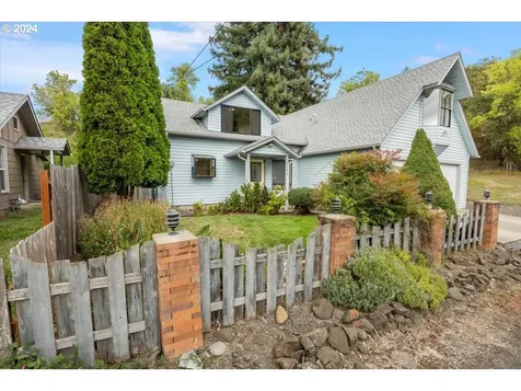 2164 NE Tahoe Avenue Roseburg OR 97470
