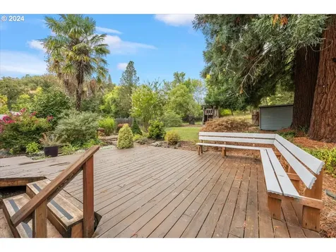 2164 NE Tahoe Avenue Roseburg OR 97470