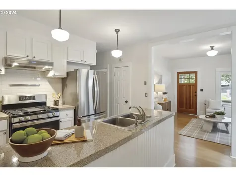 5044 Ne 14th Avenue Portland OR 97211