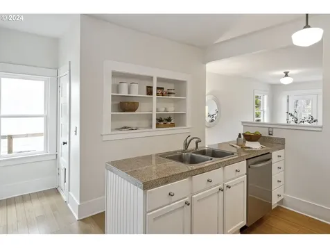 5044 Ne 14th Avenue Portland OR 97211