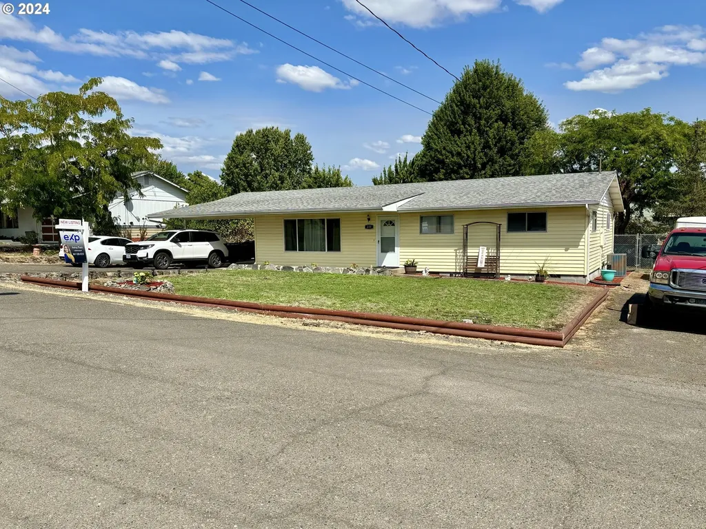 311 NW Morgan Avenue Winston OR 97496