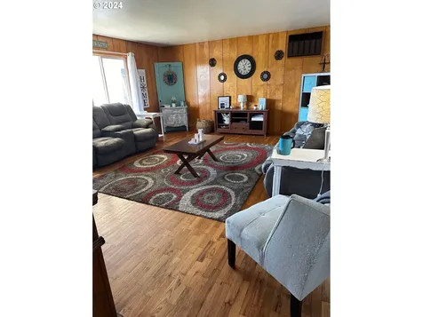 311 NW Morgan Avenue Winston OR 97496