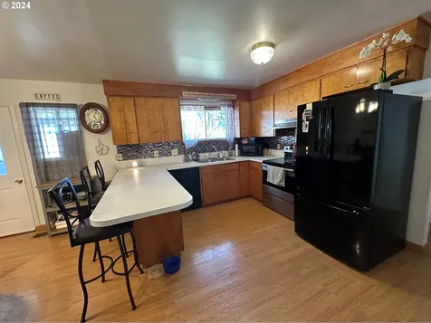 311 NW Morgan Avenue Winston OR 97496