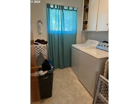 311 NW Morgan Avenue Winston OR 97496