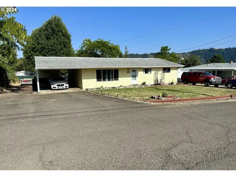 311 NW Morgan Avenue Winston OR 97496