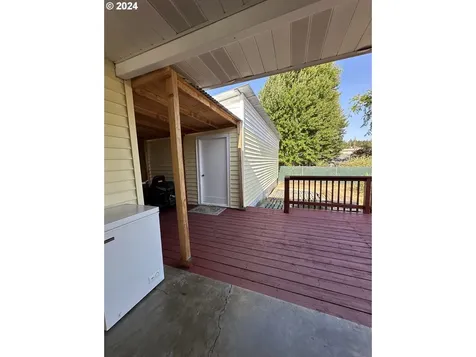 311 NW Morgan Avenue Winston OR 97496