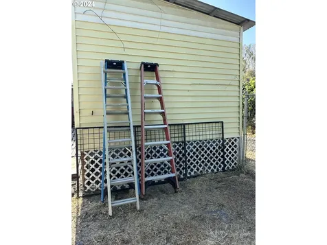 311 NW Morgan Avenue Winston OR 97496