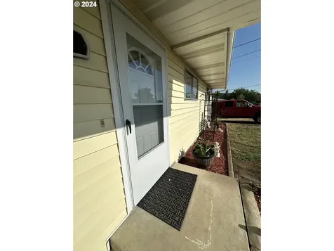 311 NW Morgan Avenue Winston OR 97496