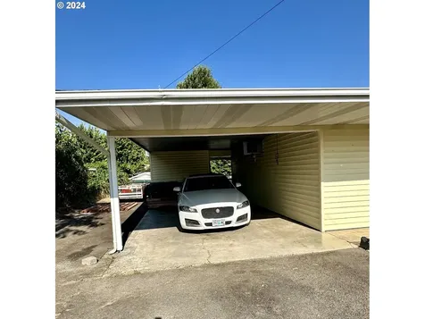 311 NW Morgan Avenue Winston OR 97496