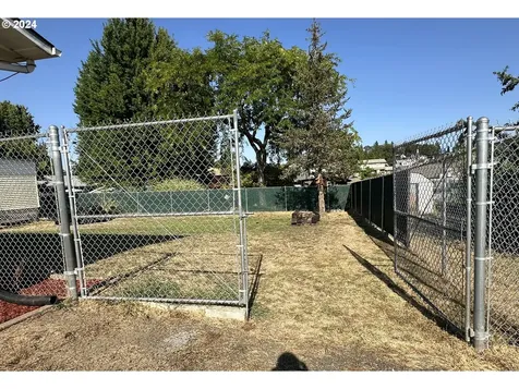 311 NW Morgan Avenue Winston OR 97496