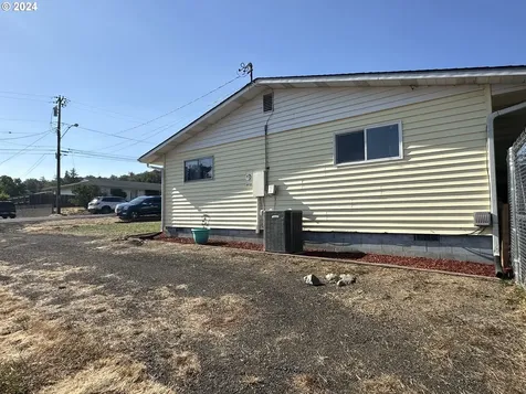 311 NW Morgan Avenue Winston OR 97496