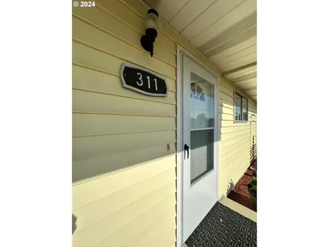 311 NW Morgan Avenue Winston OR 97496