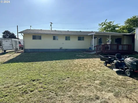 311 NW Morgan Avenue Winston OR 97496