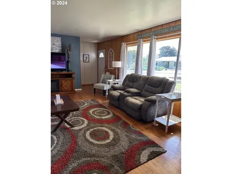 311 NW Morgan Avenue Winston OR 97496