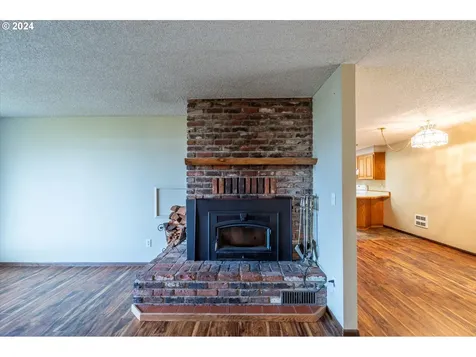 2455 Commercial Street North Bend OR 97459