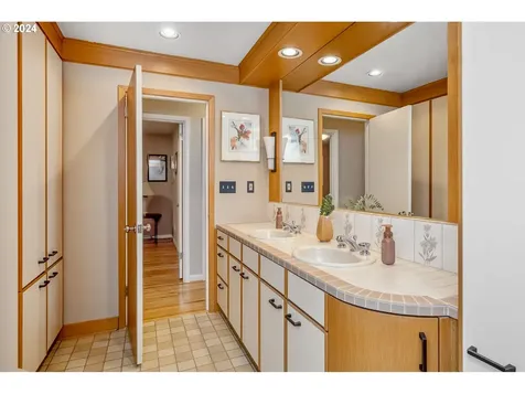 9435 Se Clatsop Street Portland OR 97266