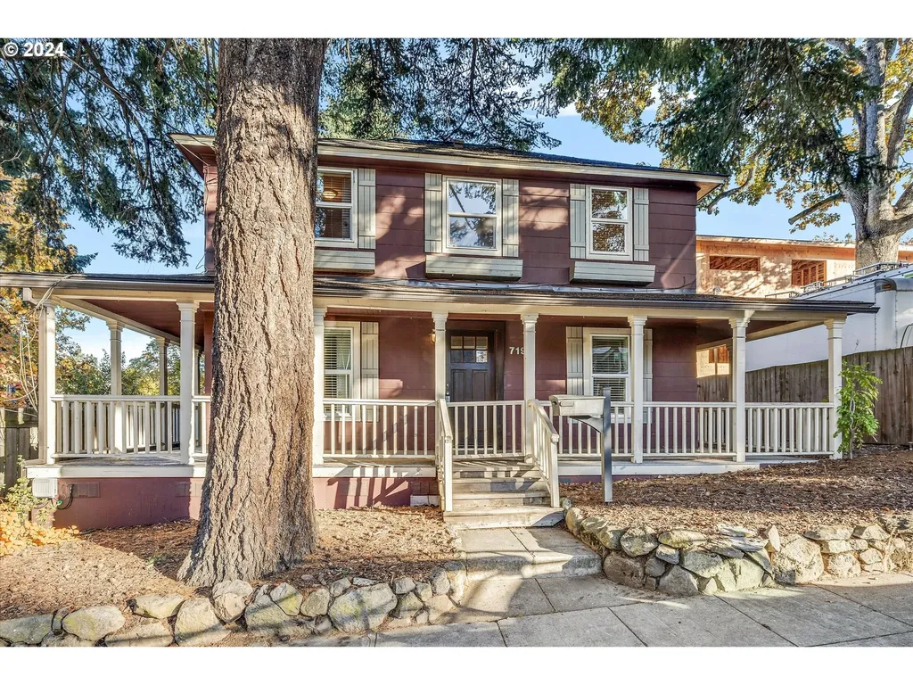 719 9th Street Hood River OR 97031
