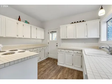 719 9th Street Hood River OR 97031