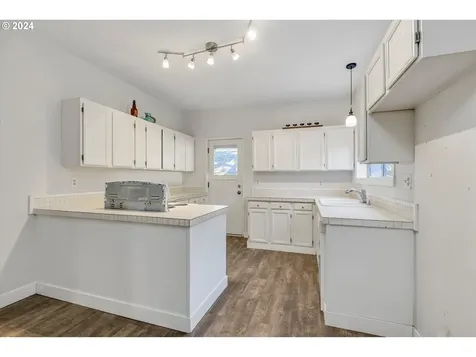 719 9th Street Hood River OR 97031