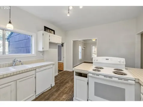 719 9th Street Hood River OR 97031