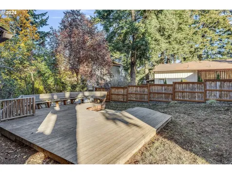 719 9th Street Hood River OR 97031