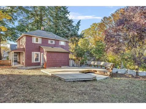 719 9th Street Hood River OR 97031