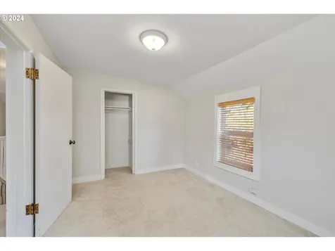 719 9th Street Hood River OR 97031