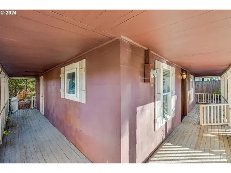 719 9th Street Hood River OR 97031