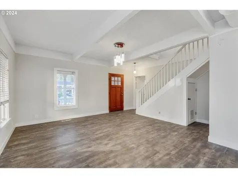 719 9th Street Hood River OR 97031