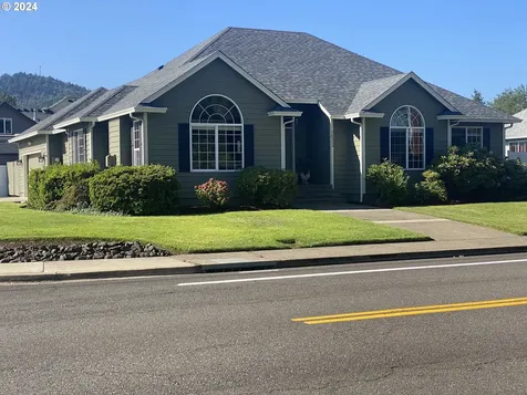 1521 NW Harvey Avenue Roseburg OR 97471