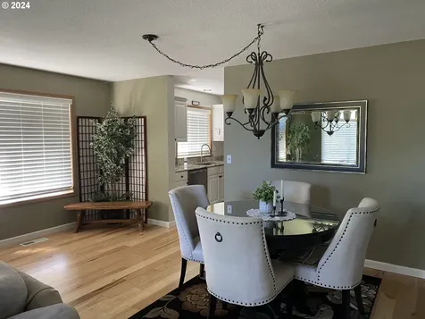 1521 NW Harvey Avenue Roseburg OR 97471