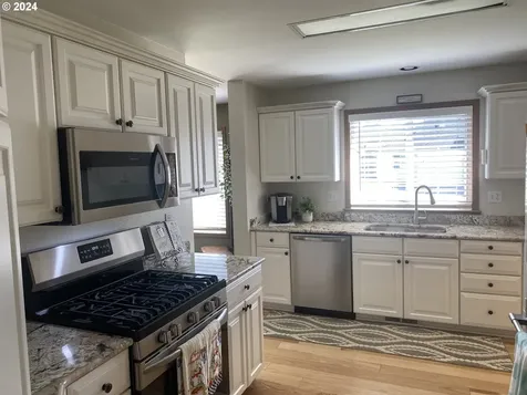 1521 NW Harvey Avenue Roseburg OR 97471